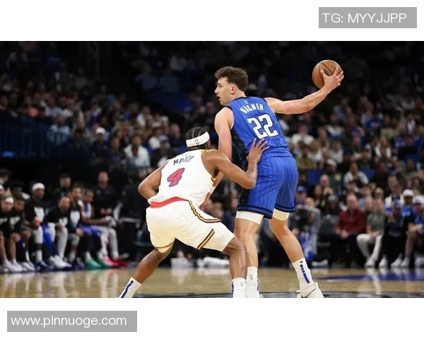 勇士与魔术激战11月27日赛场精彩回顾与分析